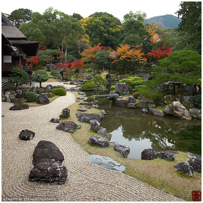 A touch of autumn colours in the large garden of Sanpo-in temple, Kyoto, Japan