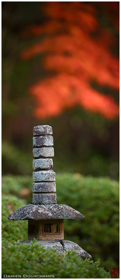 Small stone pagoda and autumn colours in Shisendo temple, Kyoto, Japan