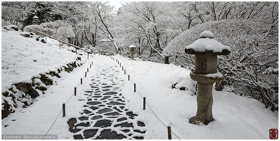 Hakuryu-en garden with a perfect snow cover, Kyoto, Japan