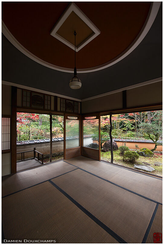 Hall with square/square alternating patterned ceiling, Shodensanso, Kyoto, Japan