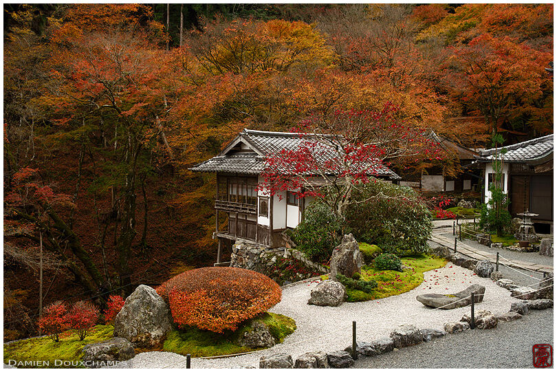 Muted autumn colours around the mountain temple of Amida-ji, Kyoto, Japan