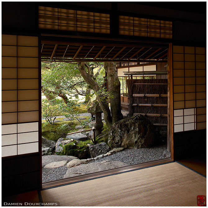 Water basin outside a traditional Japanese room, Seifu-so villa, Kyoto, Japan