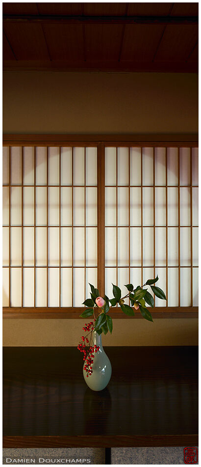 Simple ikebana floral composition in front of shoji, Seifu-so villa, Kyoto, Japan