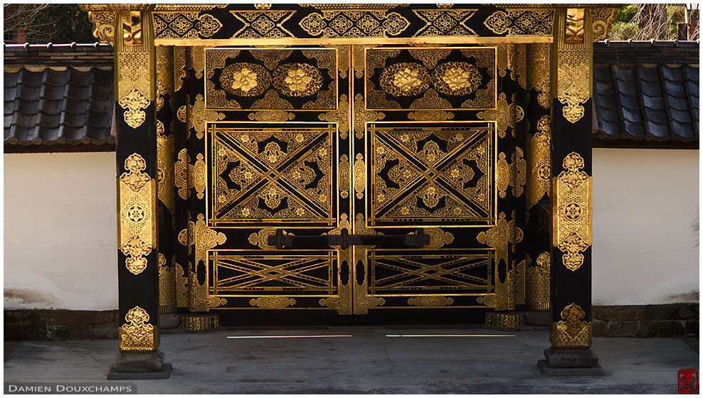 Golden main gate to the garden of Kencho-ji temple, Kamakura, Japan