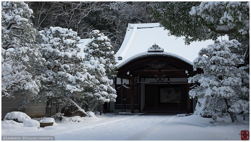 Thick snow cover on an entrance path to Nanzen-ji temple, Kyoto, Japan