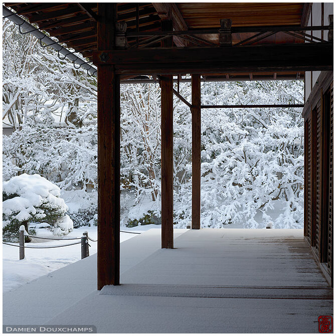 Snow covered terrace and zen garden in Tenju-an temple, Kyoto, Japan