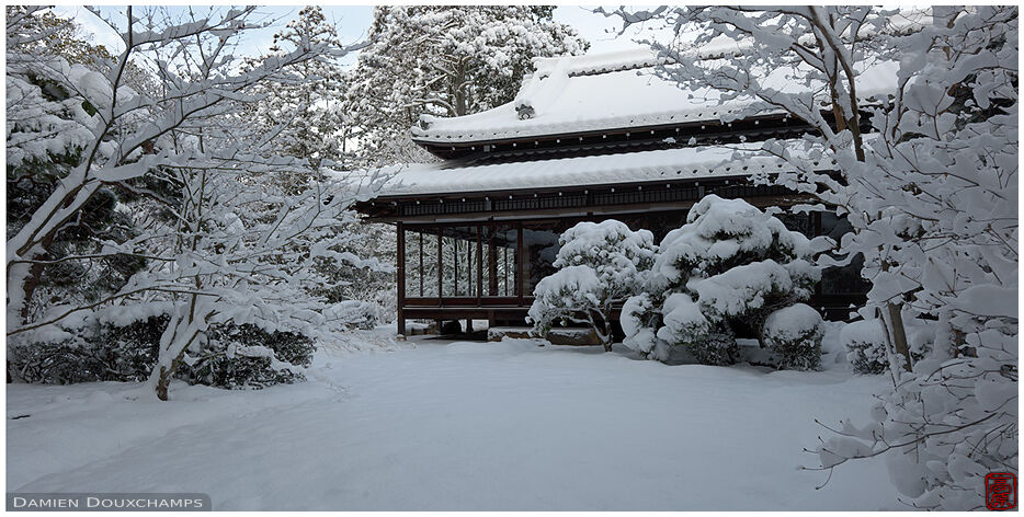 Snow covered garden in Tenju-an temple, Kyoto, Japan