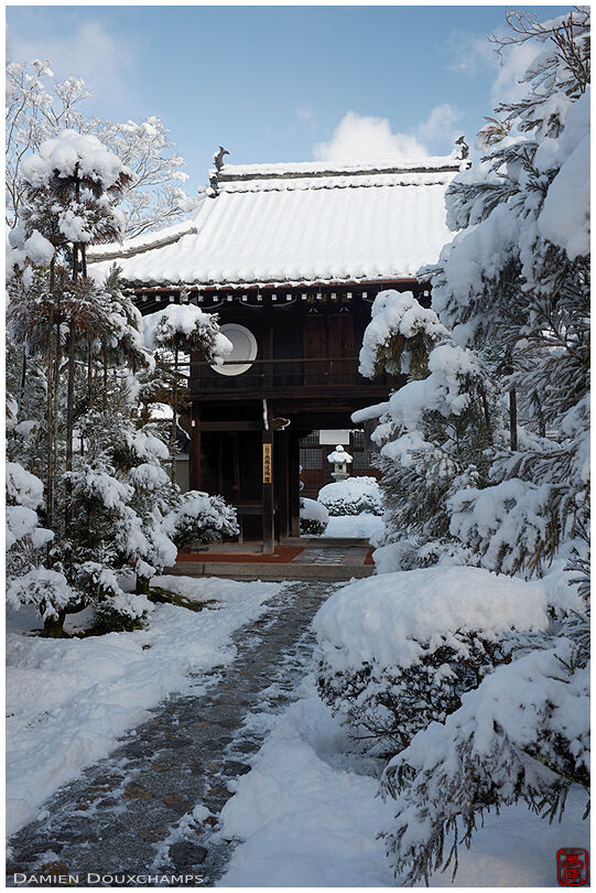 The snow-covered gate of Genko-an temple, Kyoto, Japan