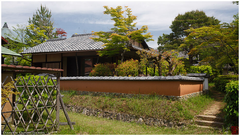 Small tea house on the grounds of the Shodensanso, Kyoto, Japan