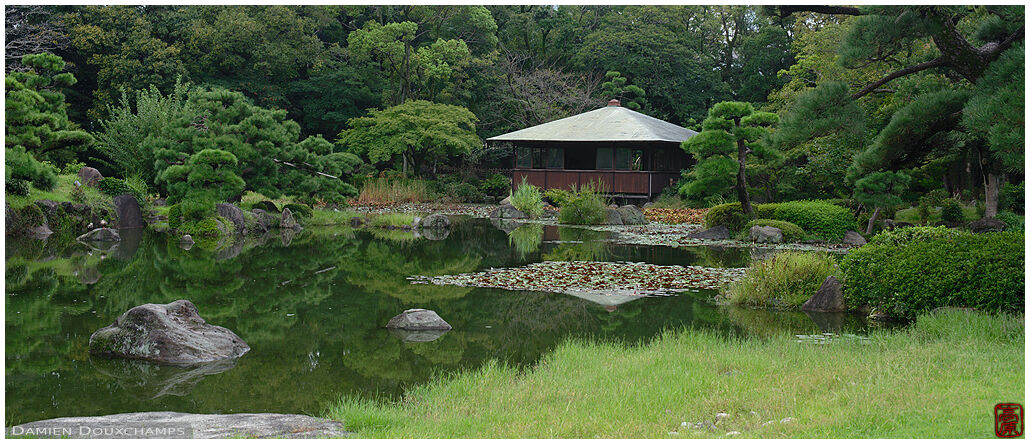 Keitaku-en pond garden, Osaka, Japan