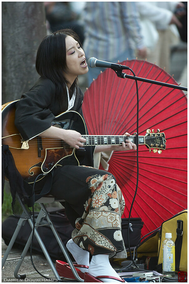 Kimono, umbrella and folk guitar