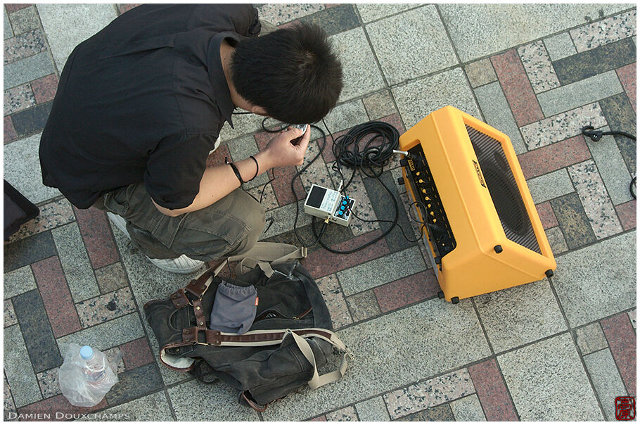 Preparing the show on Harajuku Bridge