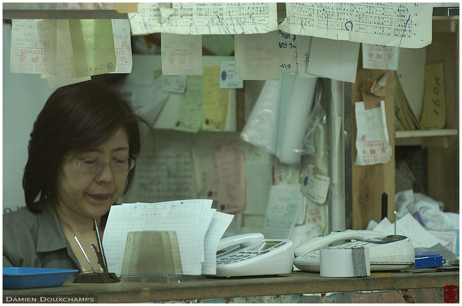 Counting the yens at the end of the day, Tsukiji market, Tokyo