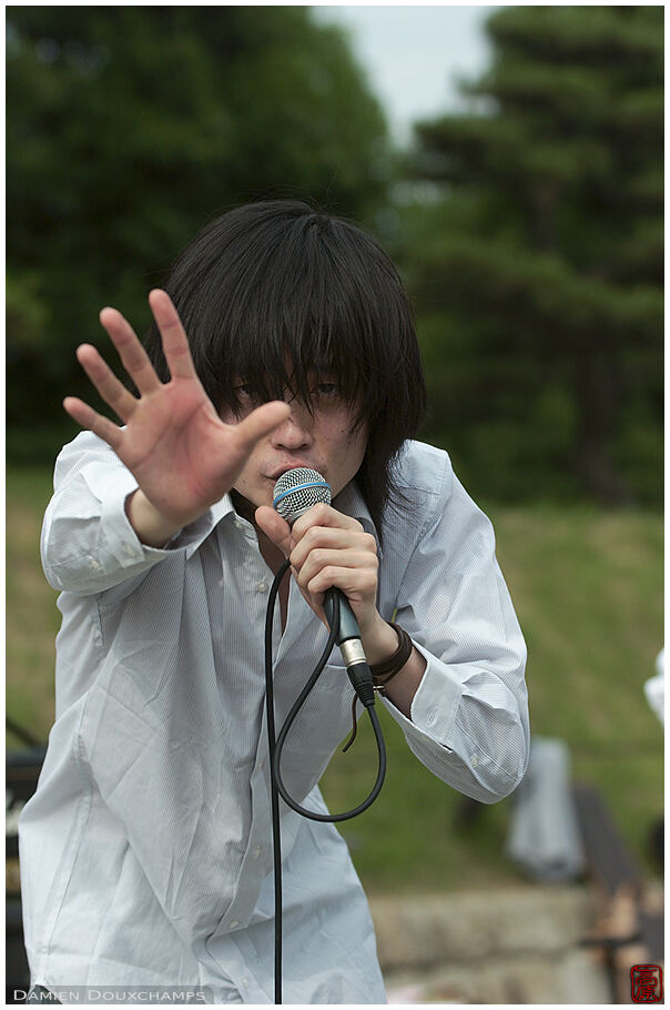 Jpop singer: stop!