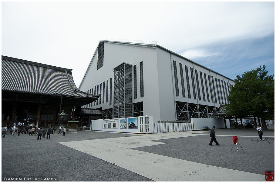 Large building protecting a temple during its renovation