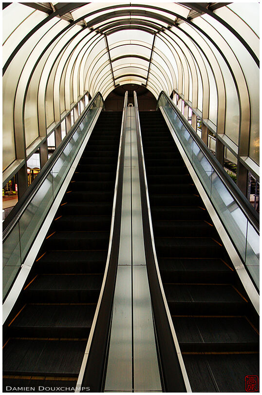 Metallic escalators