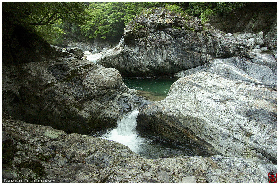 The river downstream: polished rocks 2