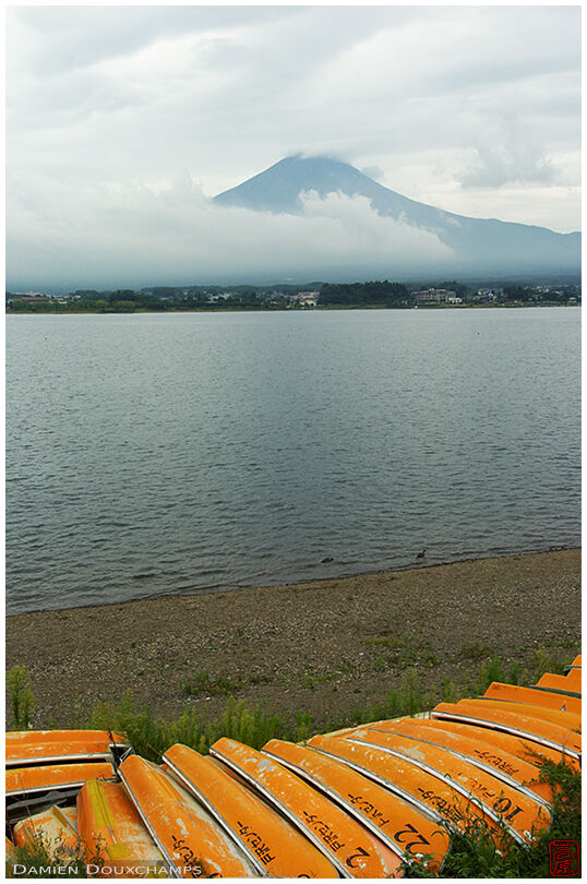 Boats waiting for the good weather at the foot of Fujisan
