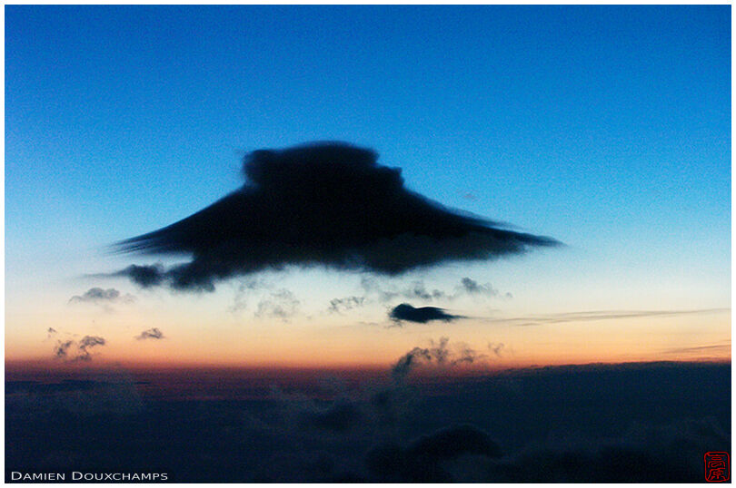 Fujisan-shaped cloud at sunrise