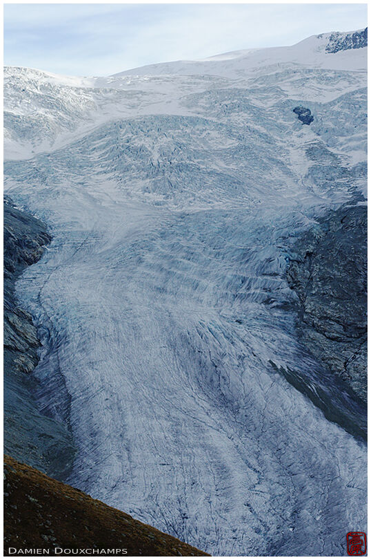 Glacier de Ferpecle: white to gray