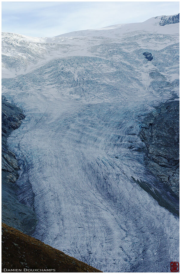 Glacier de Ferpecle: white to gray