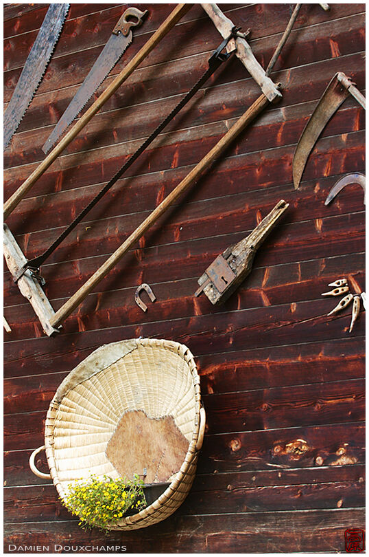Old tools used as decoration (1/2)