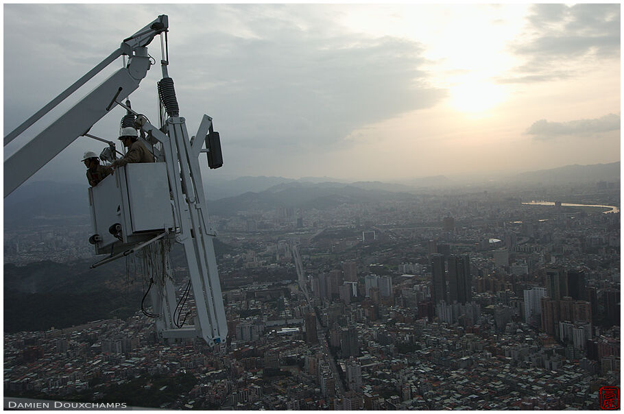 Cleaning team suspended over Taipei City