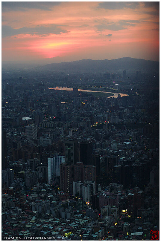 Sunset from Taipei 101, looking south-west