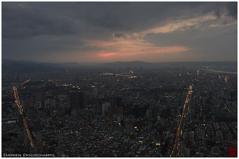 Sunset from Taipei 101, looking south-west