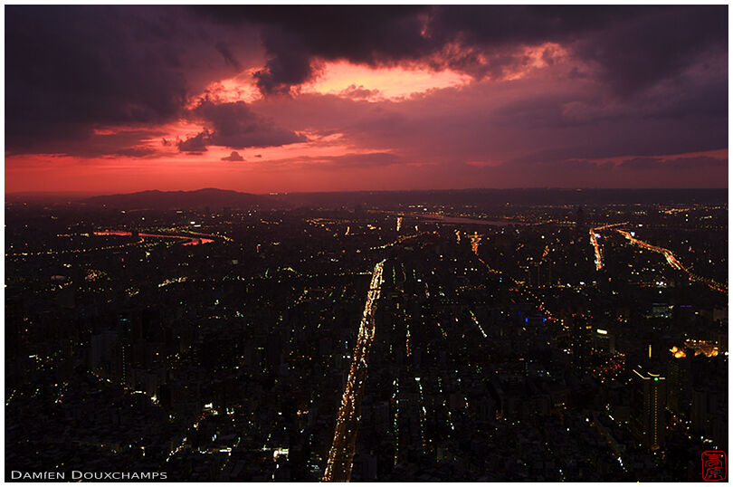 Sunset from the top of Taipei 101, looking west